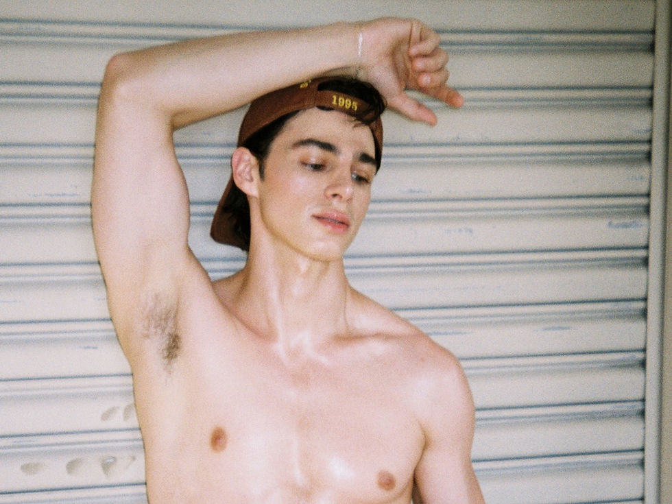 COVER STORY w/ PIERRE AMAURY: “Siempre me costó encajar con otros niños”