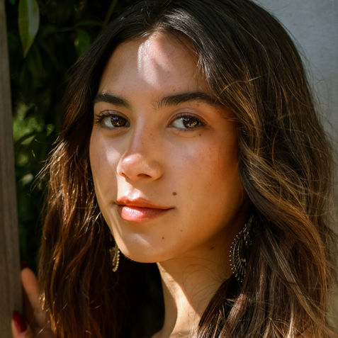 COVER STORY w/ SCARLETT ESTEVEZ: “Ver las redes sociales todo el tiempo y tratar de no compararme con los demás es complicado”