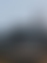 BANKSY aparece dos veces en Londres (y vuelve a señalar al cielo)