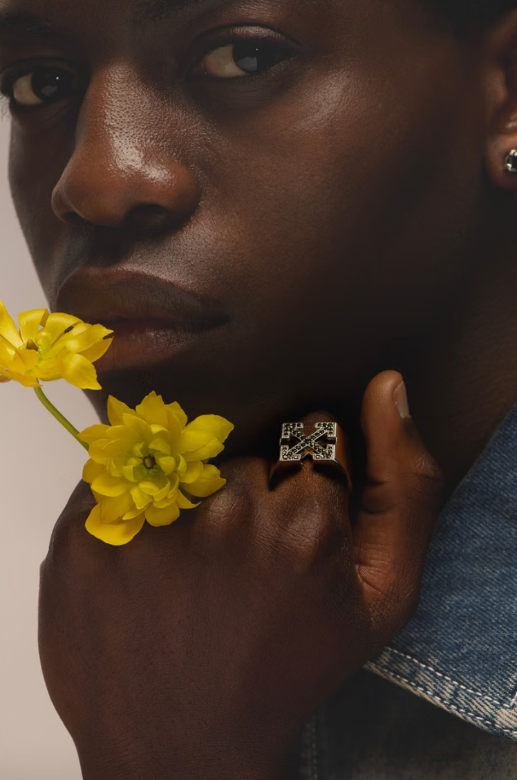 OFF-WHITE™ se pasa al brillo: Joyas con actitud streetwear