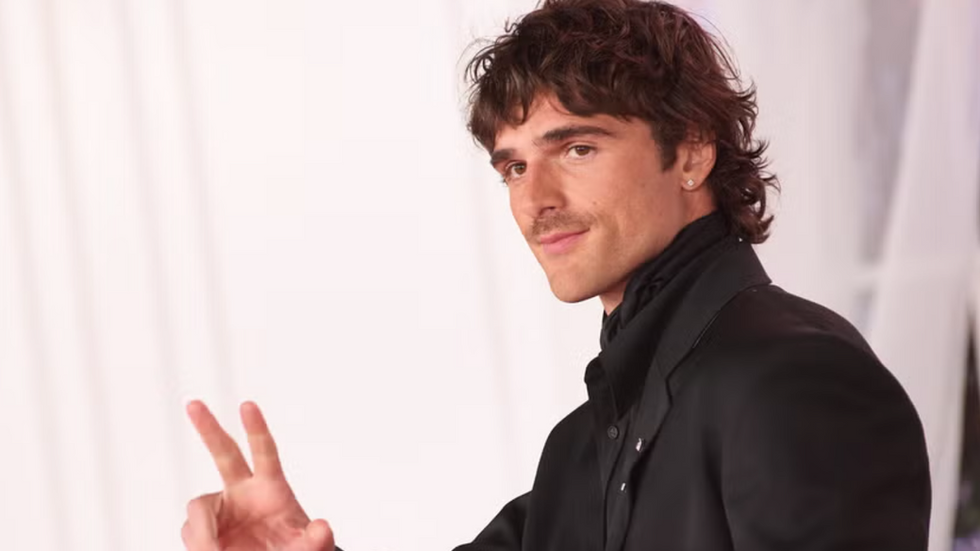 JACOB ELORDI y su relación complicada con los baños