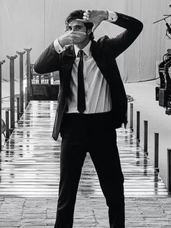 JACOB ELORDI protagoniza la nueva campaign de CHANEL para BLEU DE CHANEL L’EXCLUSIF