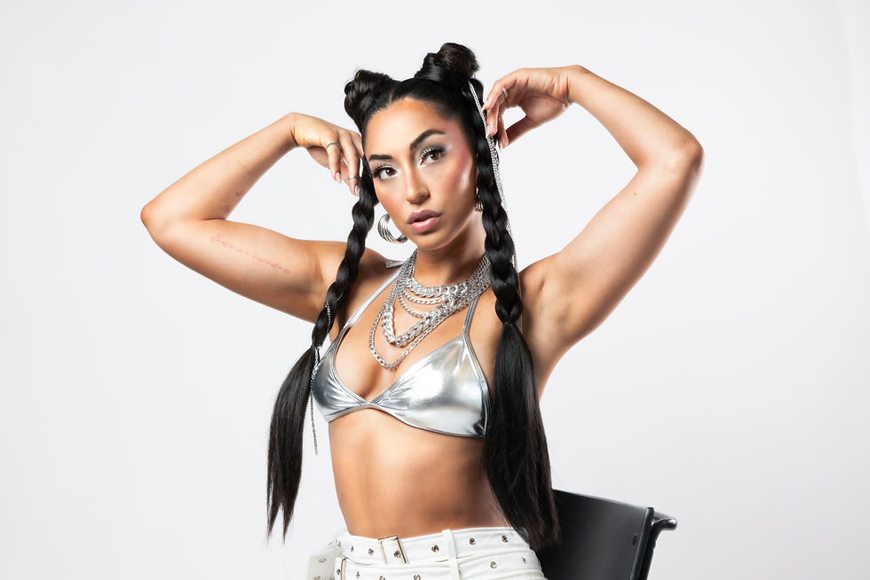 INTERVIEW w/ VIKINA: “Me duele ver tanto odio en el mundo”