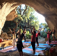 Celebrazione yoga per il Solstizio D'estate nella grotta del Parco Naturale Orma Therapy