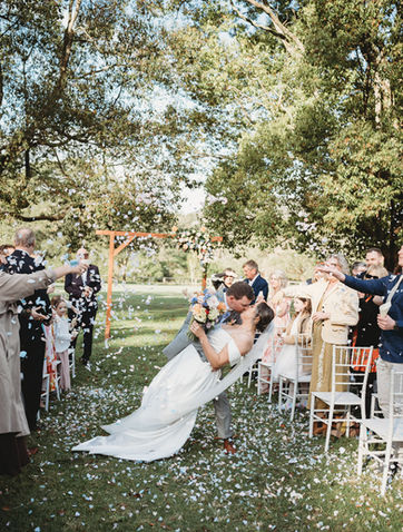 Romantic wedding ceremony flowers designed by Kurtzy’s wedding florist