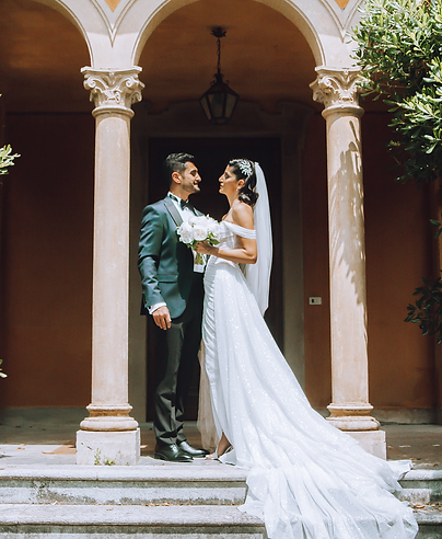 Romantica Couple Stairs In Lake Como