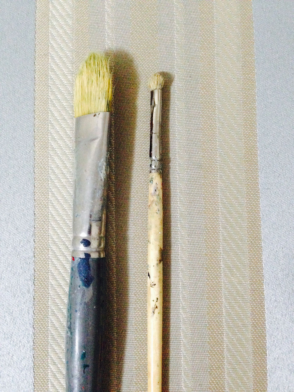 Natural hog bristle brushes are stiff enough to hold a generous amount of thick paint used for scumbling across a rigid dry surface.