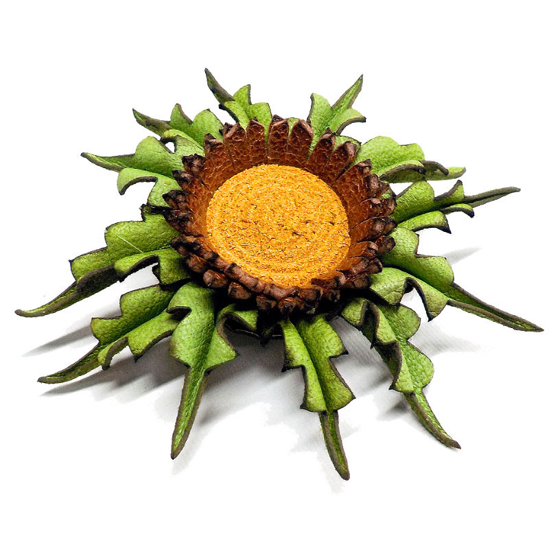 Broche Eguzkilore lima de cuero artesanal símbolo protector