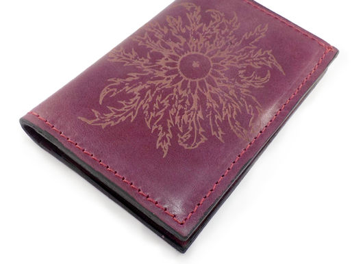 cartera-cuero-grabada-eguzkilore