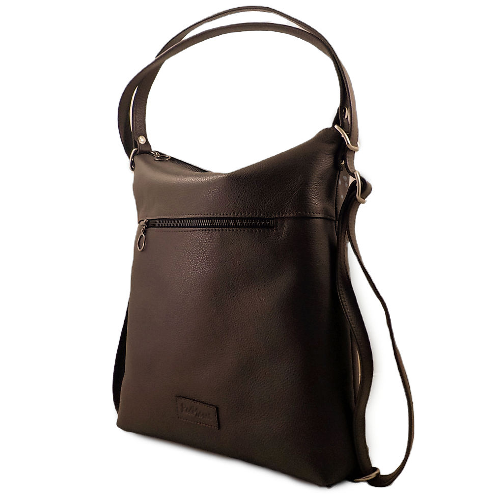 Mochila de cuero marrón chocolate Angie de RedMasai, diseño artesanal y elegante.