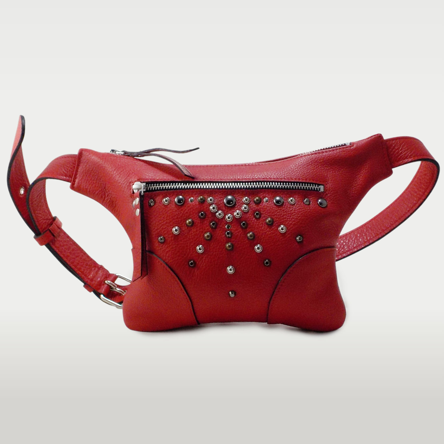 Riñonera Alaia de cuero rojo con tachuelas RedMasai