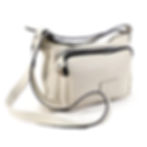 Vista frontal de la bandolera de cuero blanco