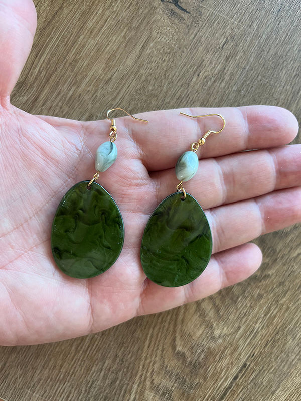 Küçük resim: Boho Tarz Sallantılı Reçine Küpe