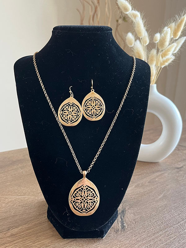 Vintage Tarzı Oymalı Metal Kolye Küpe Seti