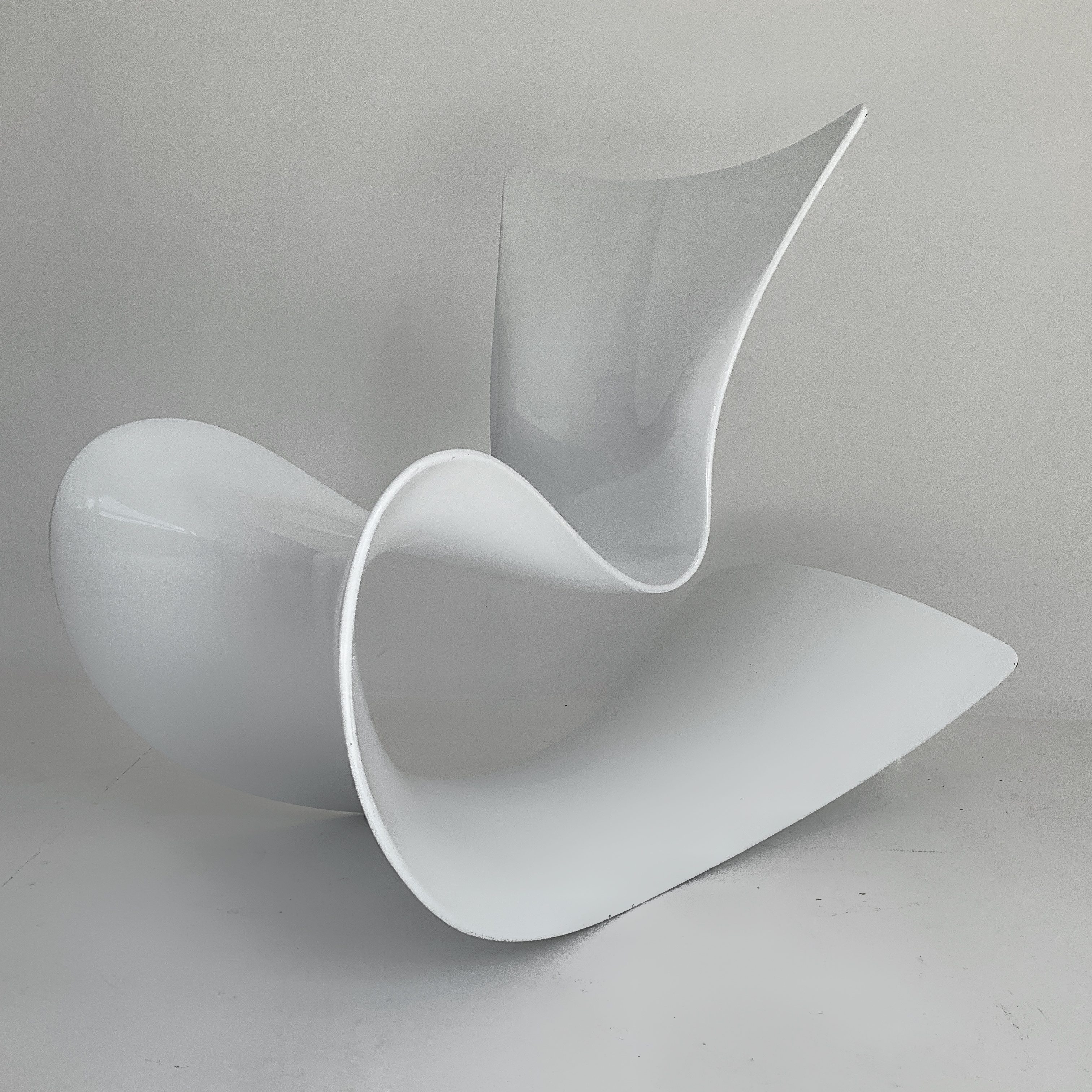 Très RARE Chaises berçante en fibre de verre avec revêtement d'uréthane à haut lustre