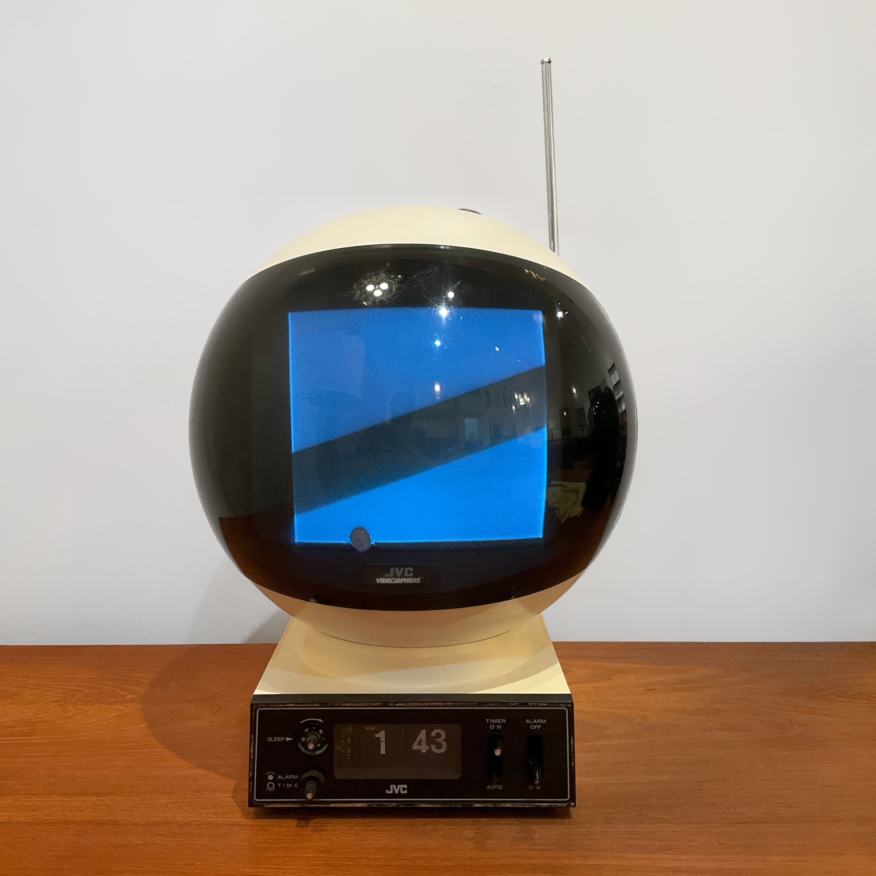 Télévision '70s JVC VideoSphere modèle 3240