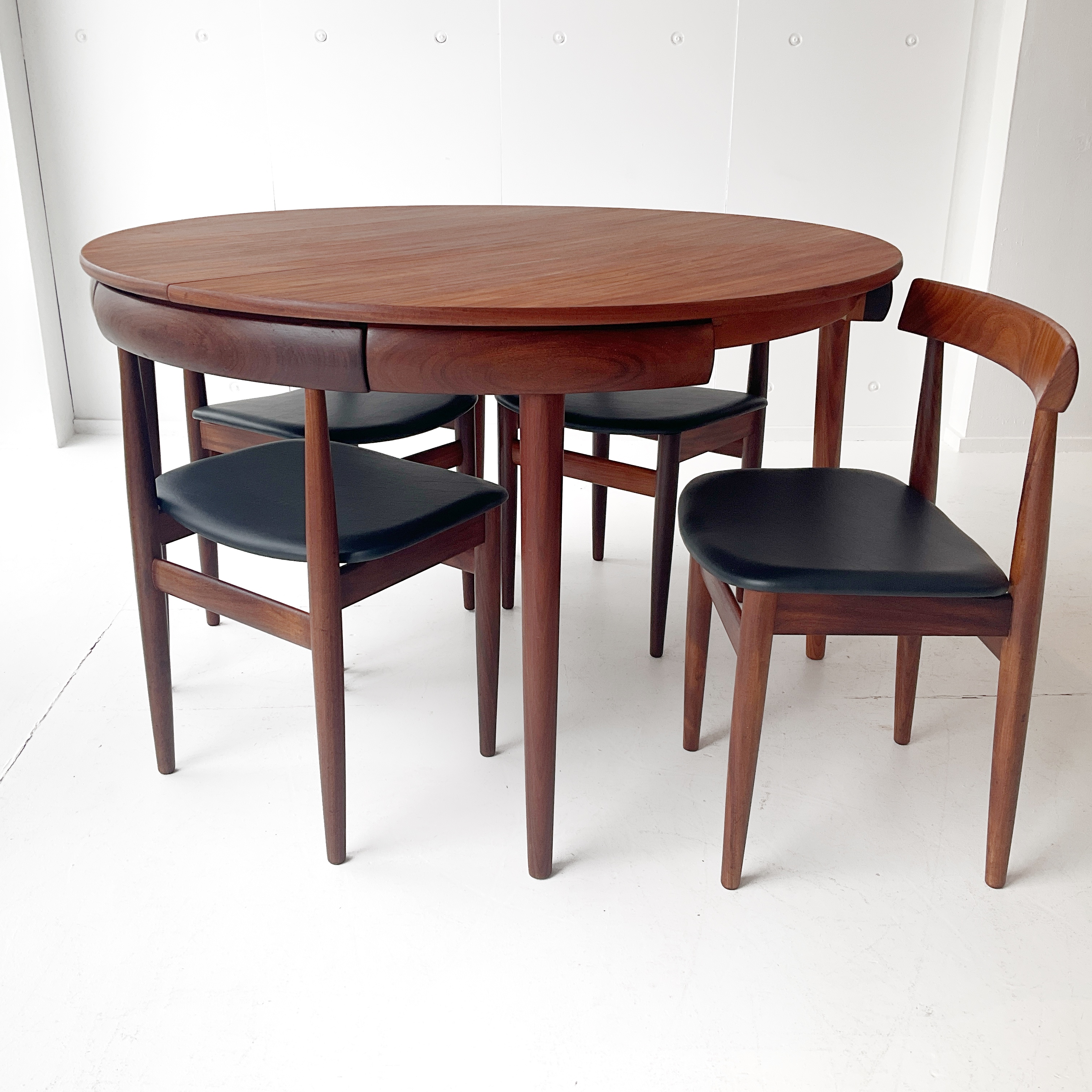 Ensemble table et (5) chaises '60s Modèle "roundette" par Hans Olsen