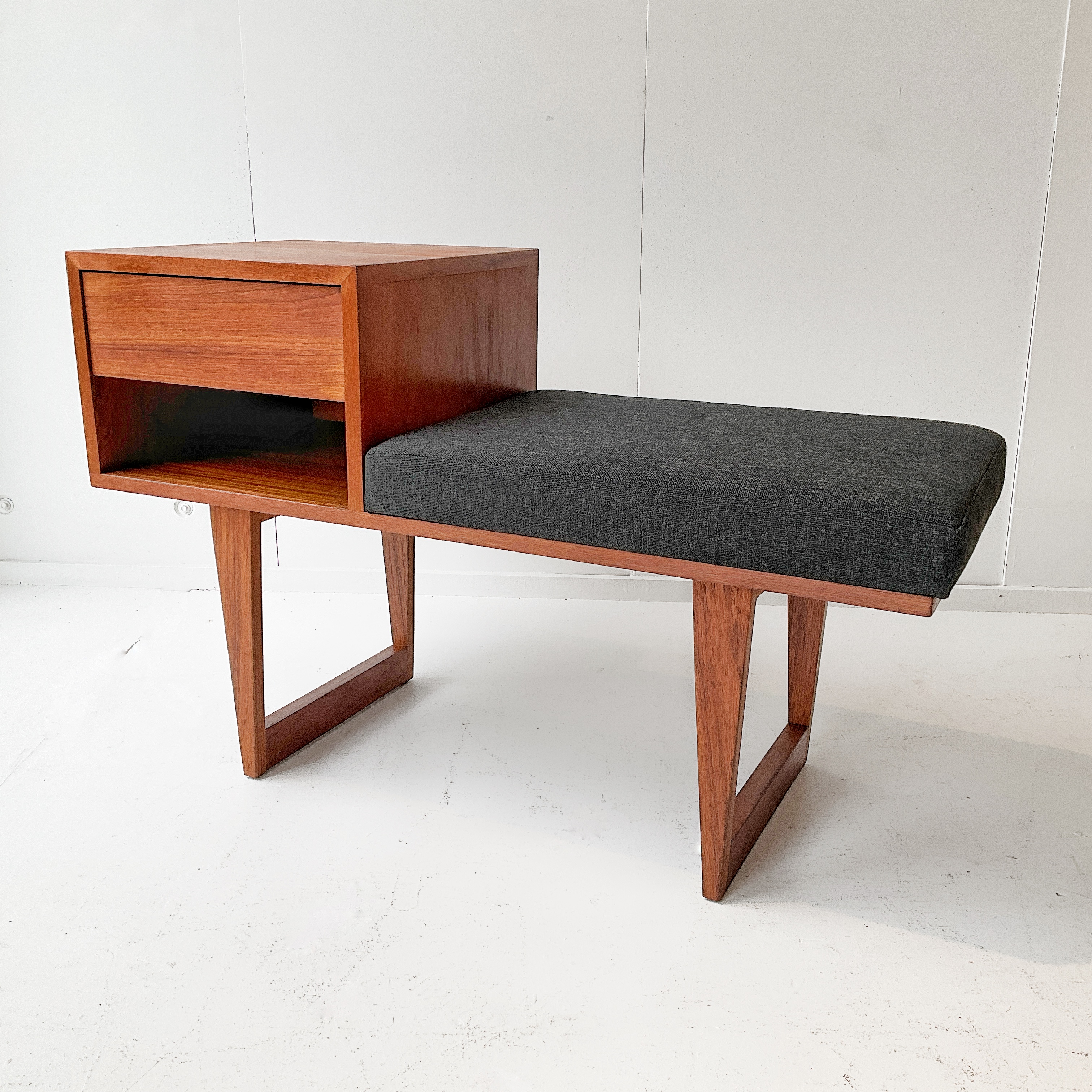 Banc / table d'appoint en teck '70s Scandinave
