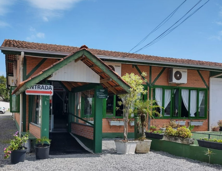 Fachada AAPJoinville_edited.jpg