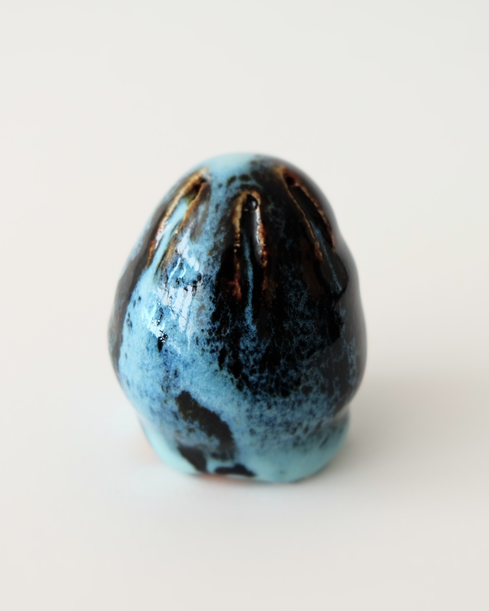 Ceramic sculpture by artist Marina Yang