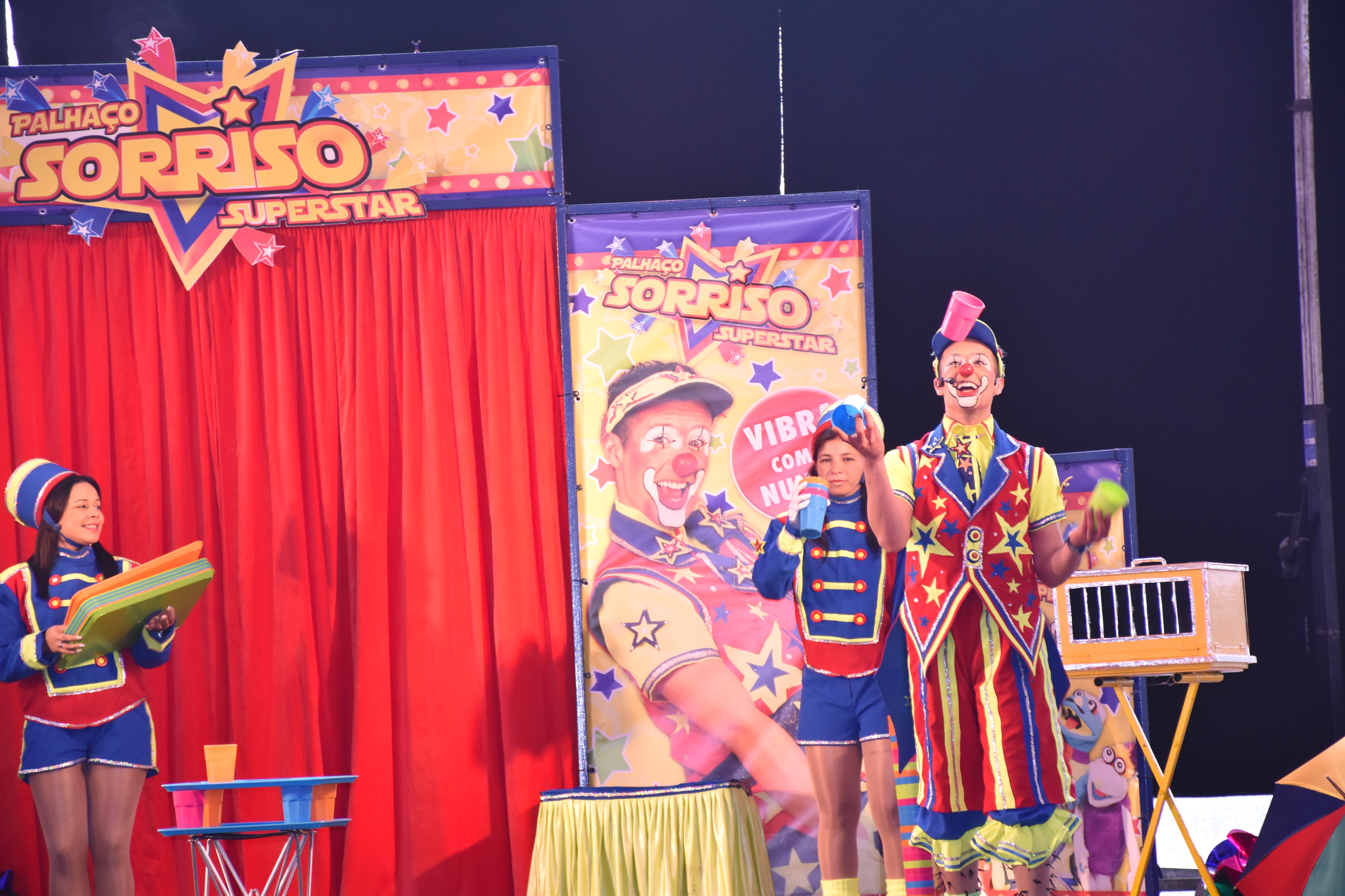 Palhaços Malabarismo Copos