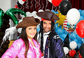 Animadores vestidos de piratas durante uma festa infantil temática organizada pela Magimax.