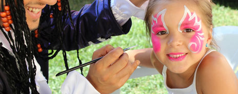 Pinturas faciais em evento infantil realizadas por animadores