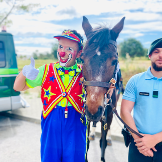 GNR Albufeira com Palhaço Sorriso no evento de sencibilização dos maus tratos infantis.