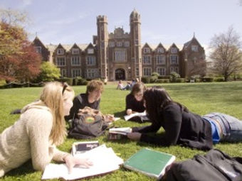 Avoid Troubles That New College Students Frequently Face.