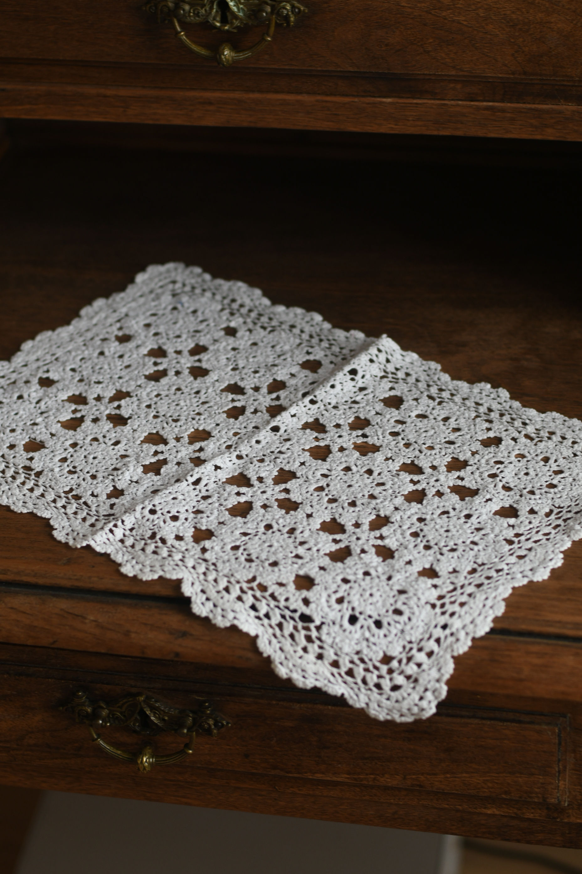 ヴィンテージレースドイリーVintage Lace Doily