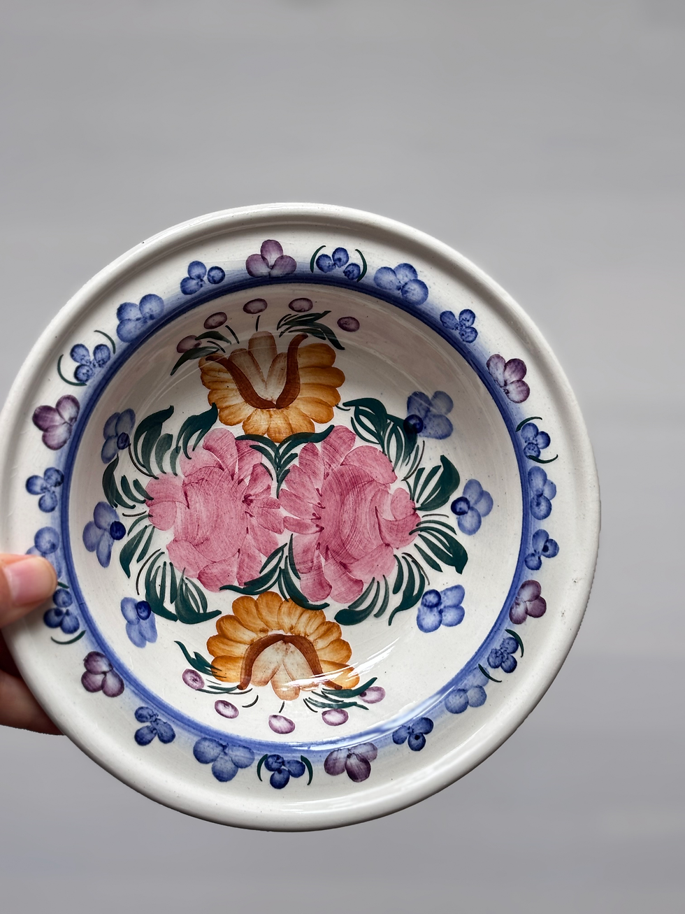 Thumbnail: ヴウォツワヴェク陶器 ピンクの薔薇18cm深皿Ⅰ