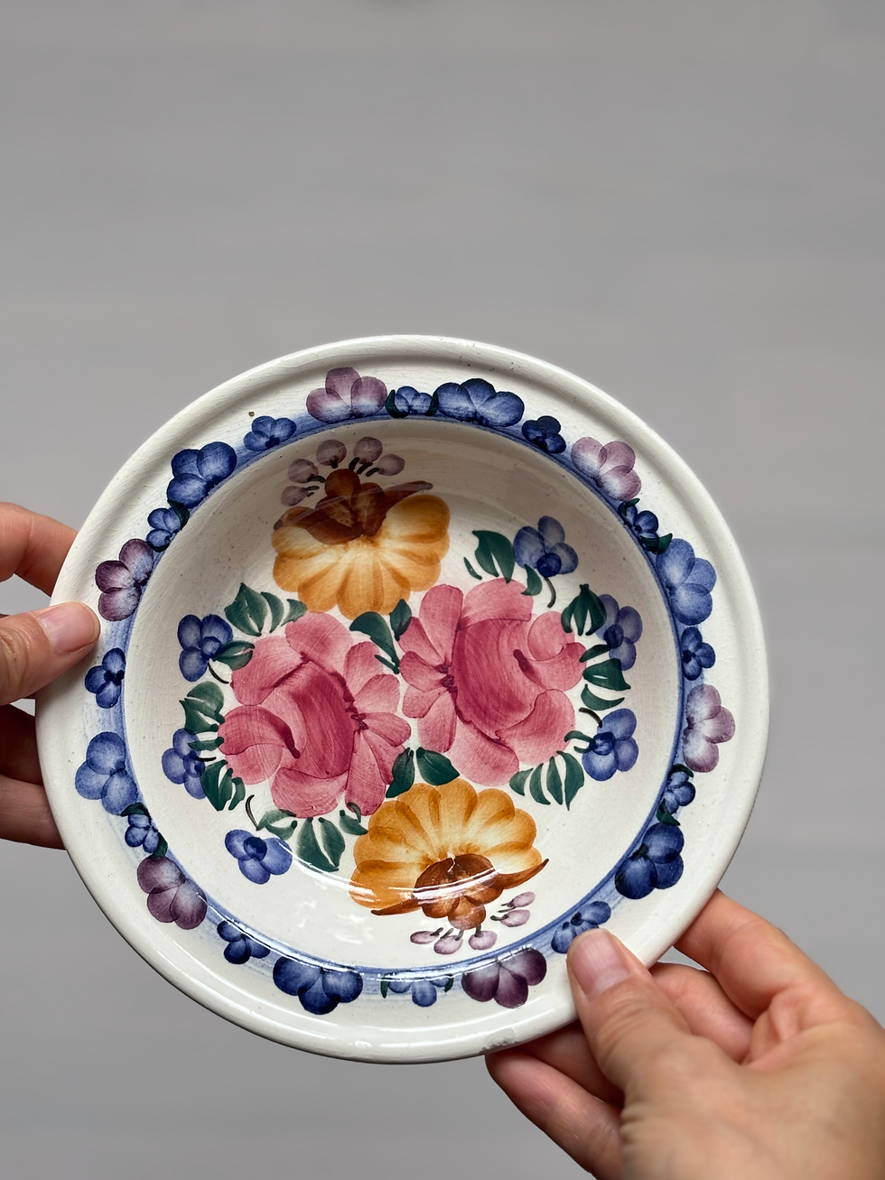 Thumbnail: ヴウォツワヴェク陶器 ピンクの薔薇18cm深皿Ⅲ