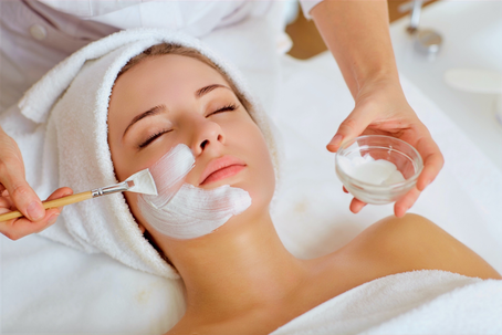 What Are the Key Steps in a Deep Cleansing Facial?
