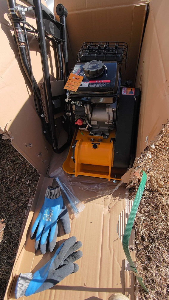 Plate compactor unpacking
