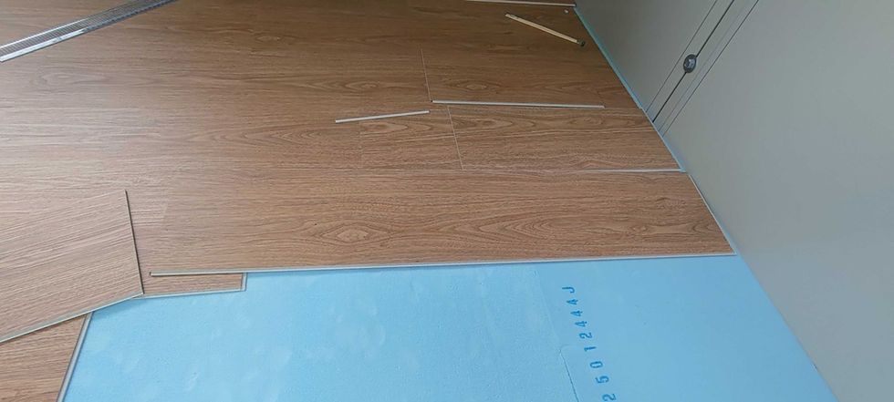 Laying the flooring ②