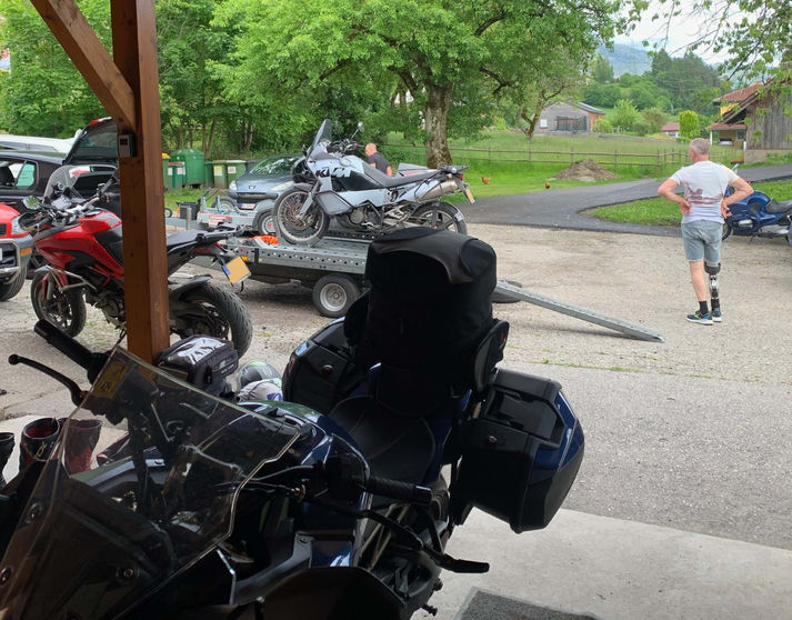 Unter dem Carport trocknen