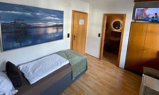 Room 8 / Zimmer 8 / Kamer 8