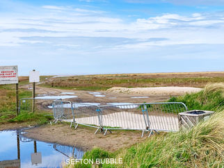 Body Discovered on Birkdale Beach – Emergency Services at the Scene