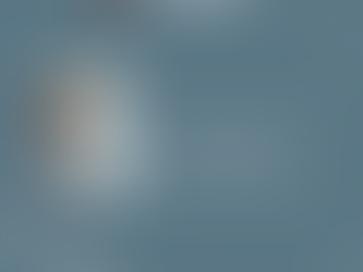 Imagem com o texto “5 sinais de que você mede seu valor apenas pelo que entrega”. Dentro do número 5, aparece uma mulher digitando em um computador, com olhar reflexivo e sereno. No canto superior, aparecem o nome, a logo e o perfil da psicóloga Marcelle Araújo (@marcellearaujo.psi).