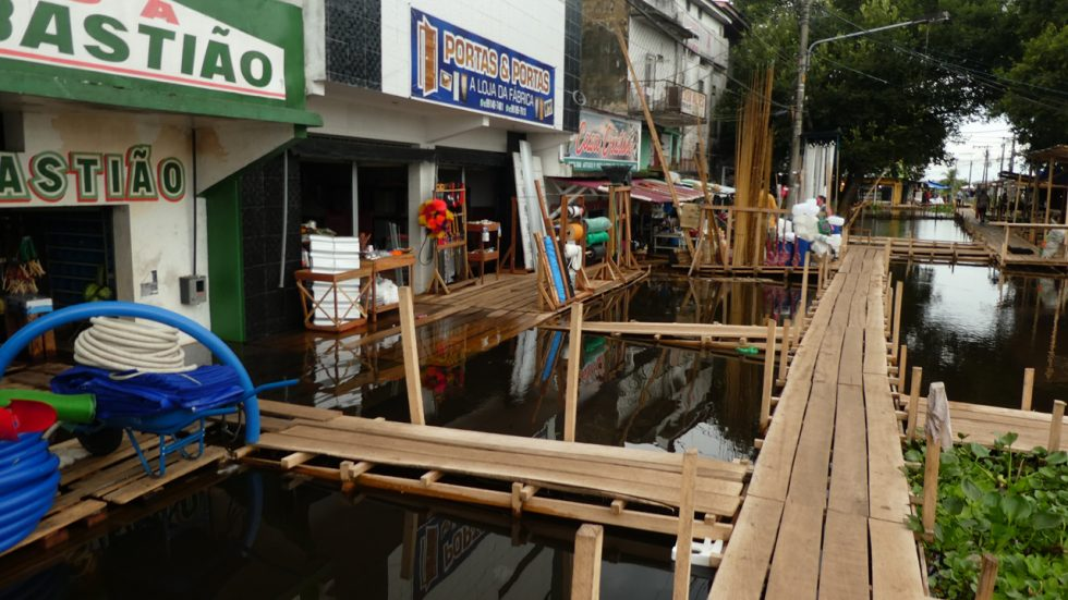 Pontos de comércio em Manacapuru-AM afetados durante a cheia de 2021 (Foto: Jochen Schöngart)