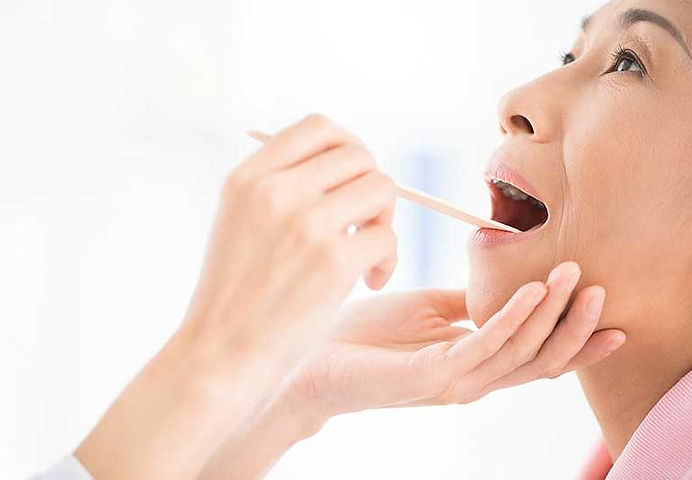 oral cancer examination pic