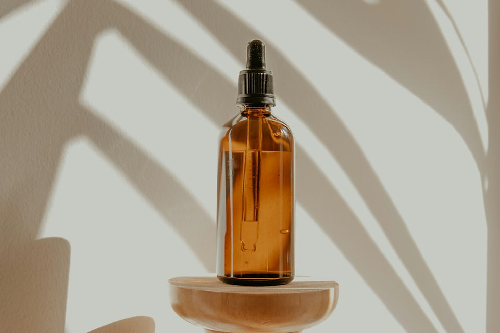 Frascos de óleos essenciais para aromaterapia — tratamento de bem-estar na Purificati Day Spa em São José dos Pinhais