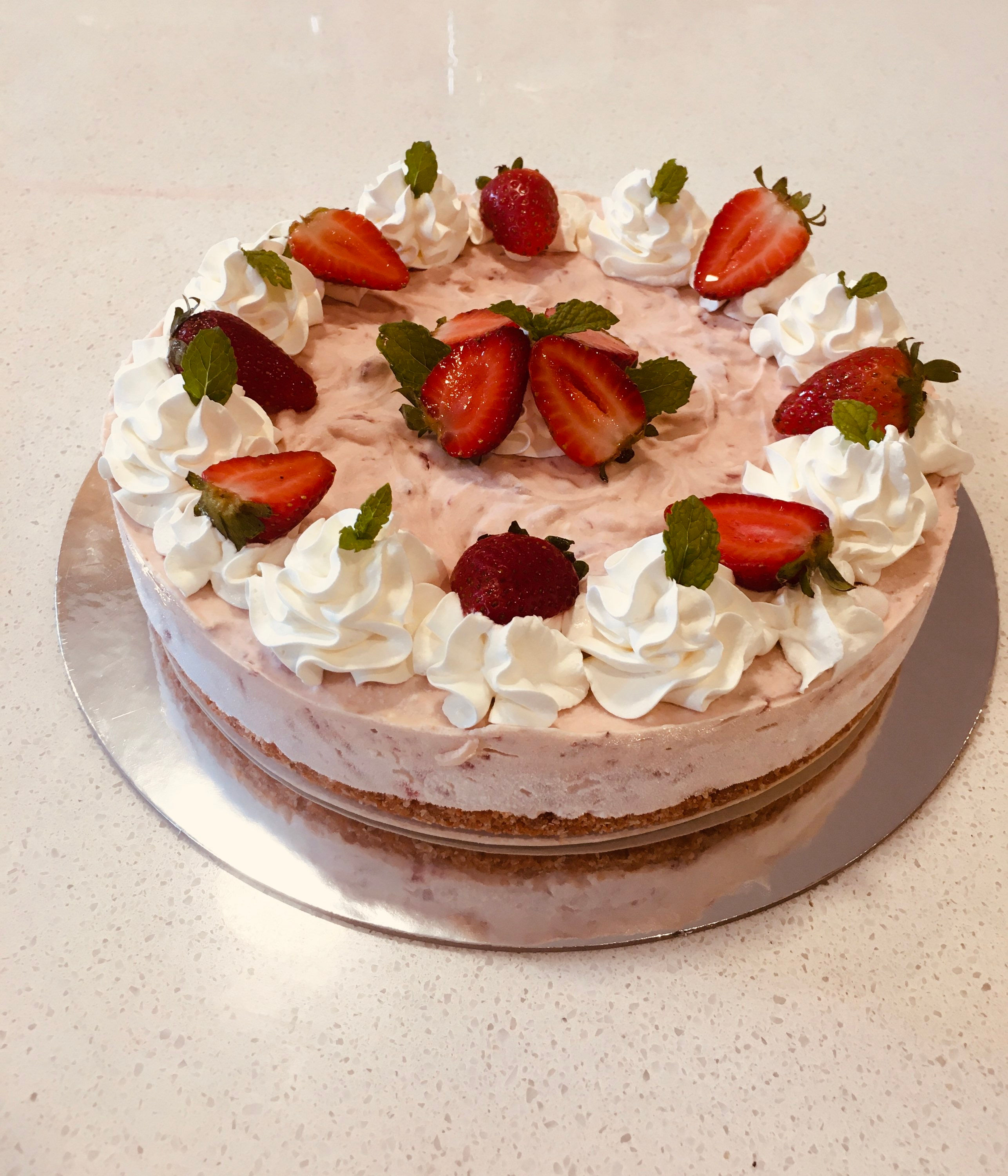 Big Strawberry Cheesecake