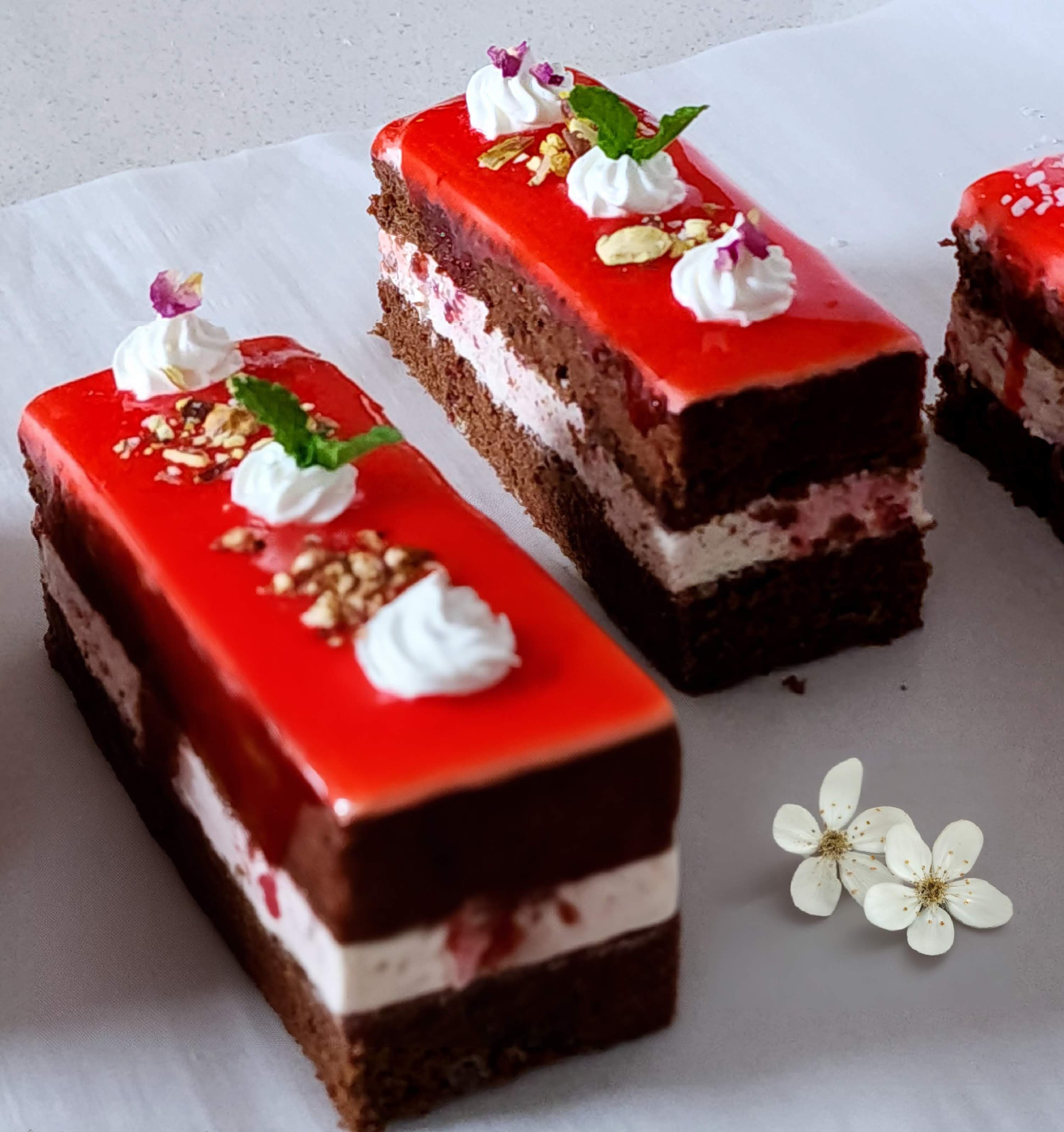 Chocolate &strawberry cake slices