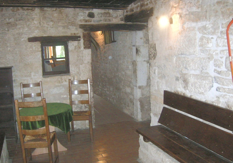 Salle commune du gîte d'étape de Foucherans dans le Doubs