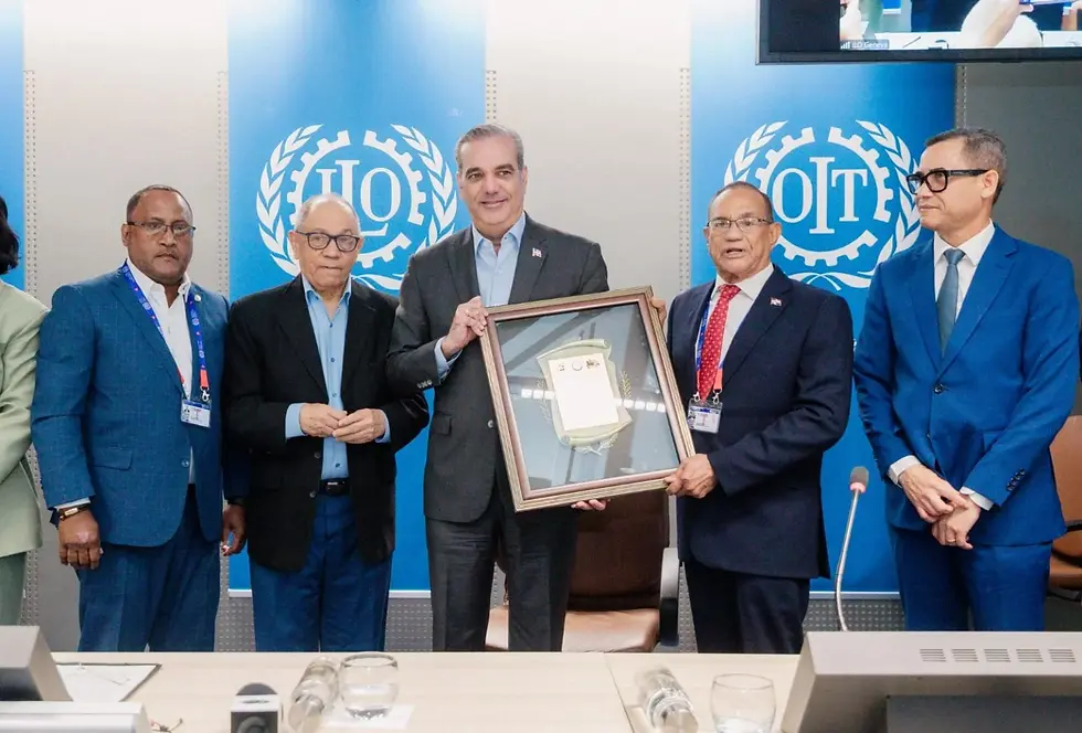 El director general de la Organización Internacional del Trabajo (OIT), Gilbert F. Houngbo, calificó al presidente Luis Abinader como un líder visionario que ha trazado un camino progresista para la República Dominicana, sustentado en la sostenibilidad, la inclusión y la justicia social, a través de la promoción del empleo productivo y el trabajo decente.