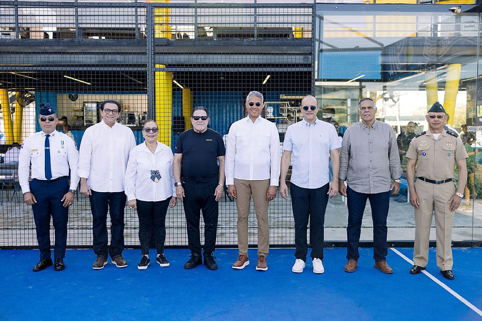 Con una destacada asistencia y un ambiente vibrante, culminó con éxito la tercera edición de Pádel by Grand Thomas en el STI Racket Club de Santiago, reuniendo a más de 200 jugadores y con una participación que superó los 2,000 espectadores durante una jornada de tres días.