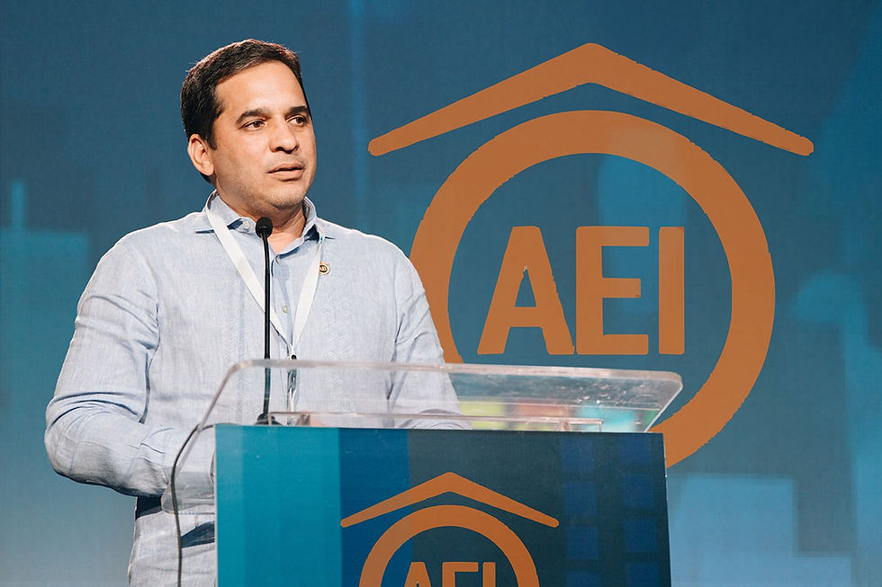 La Asociación de Agentes y Empresas Inmobiliarias de la República Dominicana (AEI) valora como un paso trascendental la aprobación en primera lectura del proyecto de ley que regula la intermediación inmobiliaria, una iniciativa impulsada por el sector para fortalecer la transparencia, la seguridad jurídica y la confianza en el mercado inmobiliario nacional.