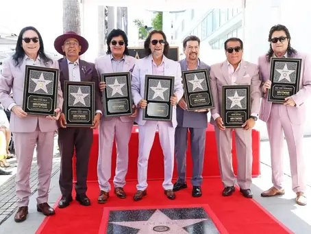 Los Bukis dedican estrella en el Paseo de la Fama de Hollywood a inmigrantes en EE.UU.