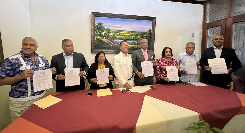 El acuerdo beneficiará a comunicadores y sus familias con aportes en salud visual y promoverá la educación ambiental a nivel nacional.